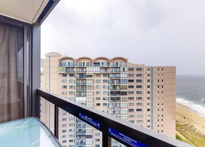 Stunning With Balcony Angled Views Washer & Dryer Pools & Gym Holiday home