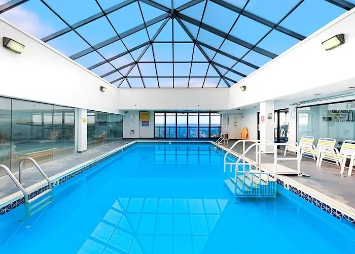 Stunning With Balcony Angled Views Washer & Dryer Pools & Gym Holiday home *