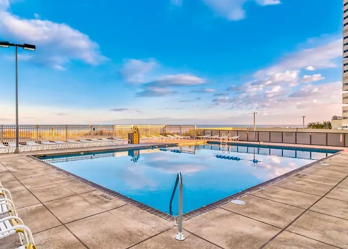 Stunning With Balcony Angled Views Washer & Dryer Pools & Gym Holiday home *